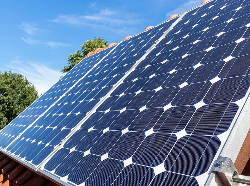 Solar Panels vs Generator: Which Option is Right for You? (Fall 2022)